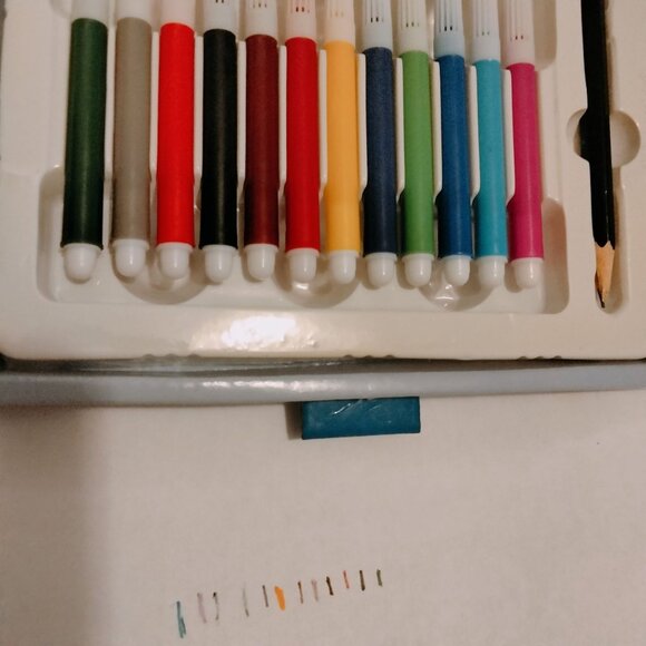 Frederick Warne Peter Rabbit Art Set Crayons Color Pencils Markers House Box - Picture 7 of 14